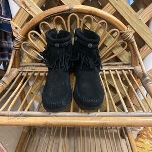 Minnetonka‎ Black Suede Fringe Boots